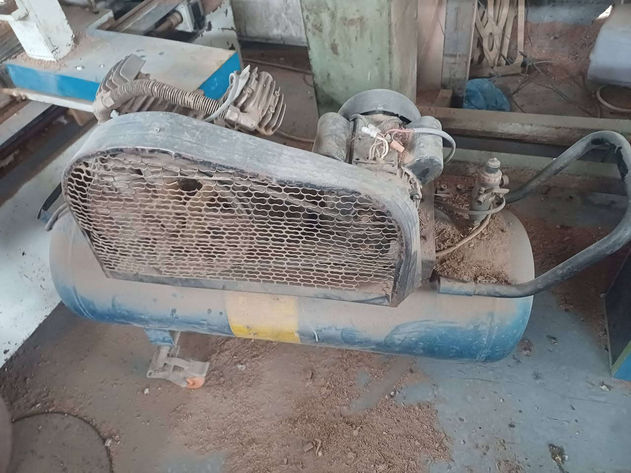 منشار ترمي معه جاروخا معه كمليسر للبيع***********
