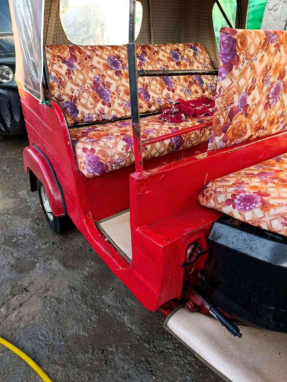 السلام عليكم تكتك 18 شهر 12  بيها مكينة اله مفوله ترايك وين ما تريد أوراق المصطفى 7 كاملات العنوان بغداد ورى سيطرة الشعب *********** بيه واتس آب
