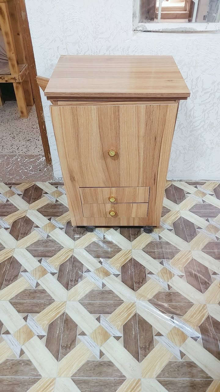 السلام عليكم 
جمعه مباركه 
مكينه خياطه 
ميز مكينه 
للبيع العنوان بغداد الحرية 
***********
