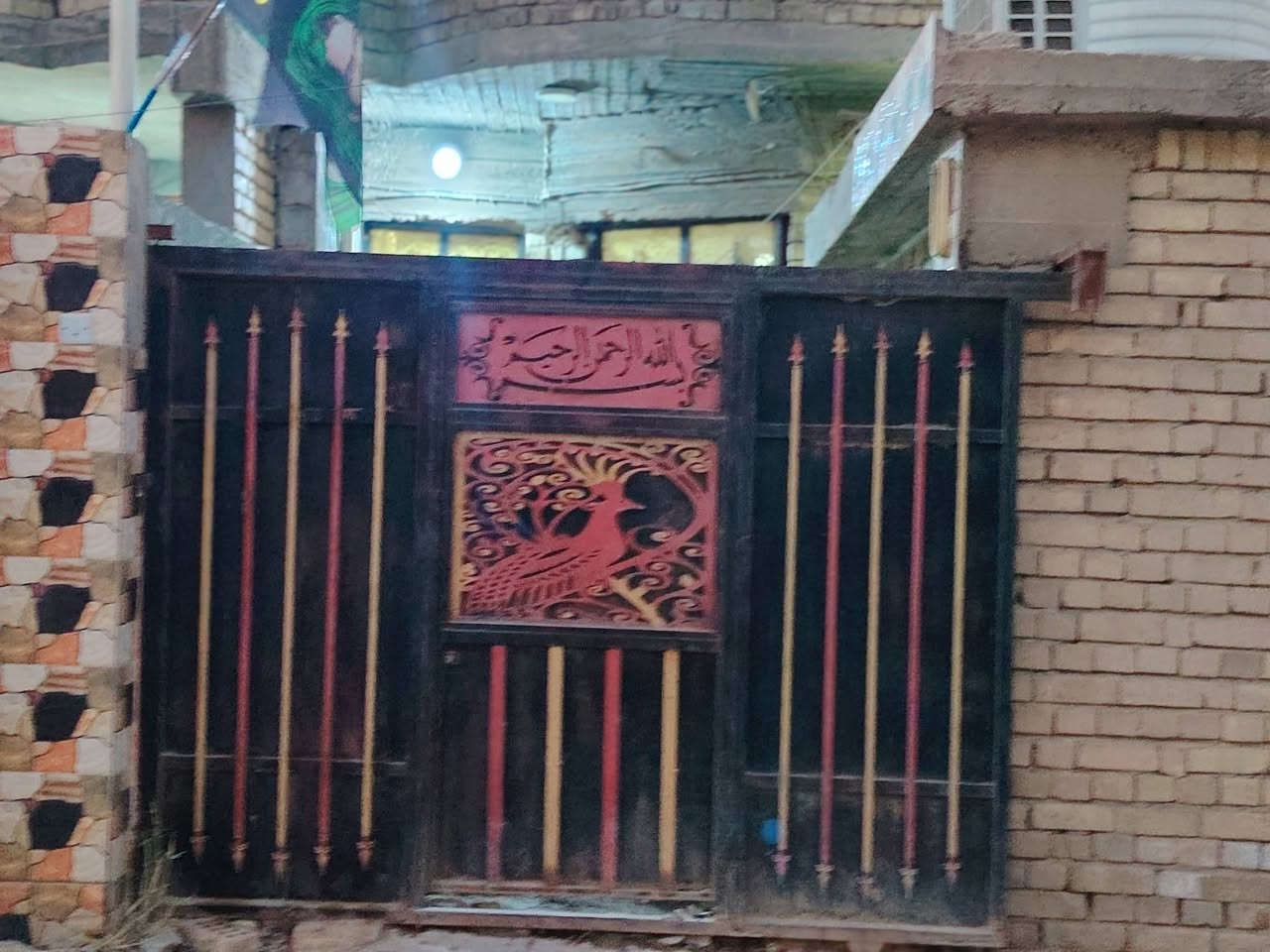 بيت للبيع 100 متر مصفر قاطين شارع الشمري استفسار ***********
