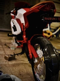 دراجه كهربائيه نوع سسوكي.               الدراجه سرعتها توصل 110 حقيقي ...