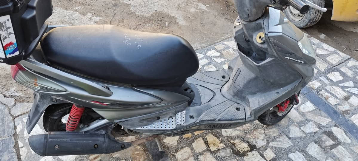 سلام عليكم
سكنس فحل كابريتر دراجة بلادية كهربائيات كلهة فول دراجة منزلهة رمبة على ايدي قفل ستيرن وجنطة وكاملة مكملة سعرها 950 الف وبيهة مجال قليل جدا مكاني المشتل شارع الزيدي قرب مركز شرطة الملعب 
الرقم للأتصال والاستفسار واتس اب فقط : ‏‪0774 710 5146‬‏
