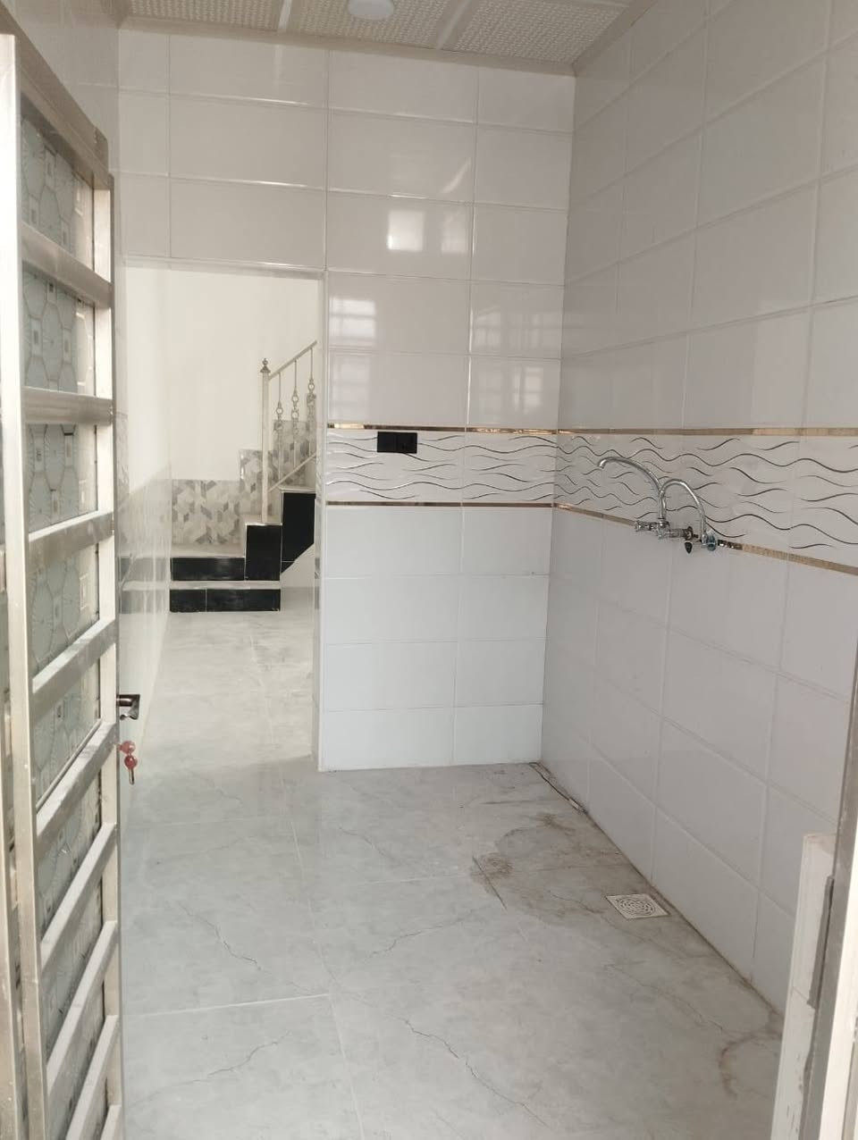 بيت للبيع قوس الهندية ٥٠ متر بناء جديد
طابق الاول صاله مطبخ واستقبال وصحيات
طابق ثاني غرفه وصاله
السعر ٧٦ مليون وبي مجال بسيط 
للاستفسار مكتب الفيحاء للعقار 
***********
