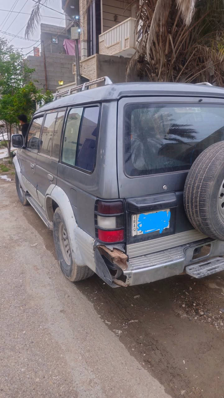 باجيرو 98 رقم ديالى 
سيارة كير ومكينة جيدة جدا مكينة 4 سلندر كير عادي مصبوغة عام  للبيع السعر 37 ورقة مكان السيارة ديالى  رقم الهاتف ***********
