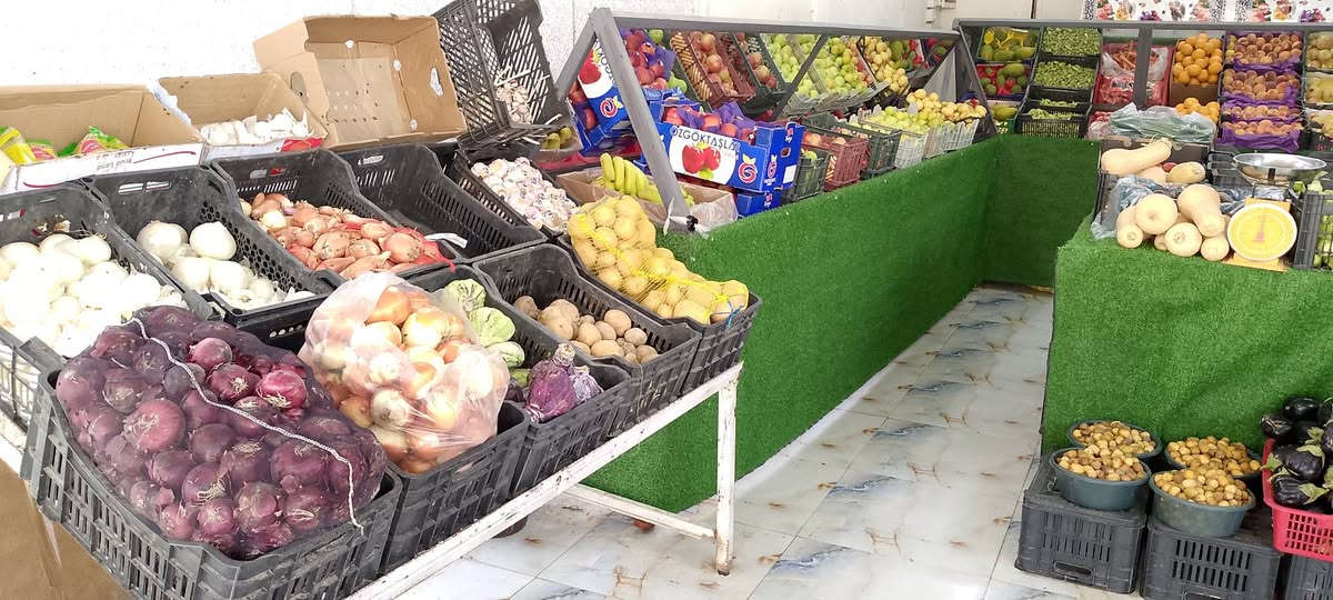 غراض مخظر للبيع عارضات وسلال وميزانات وحوض سمج وهلاسه دجاج وقفاص دجاج وعارضه دجاج كما موضح بالصور ***********او المراسله
