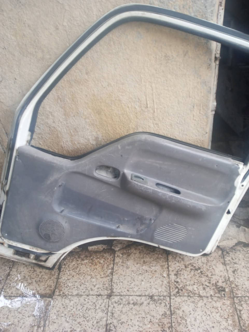 السلام عليكم باب فونترا البيع
سعر100 المكان البياع الشرط خامسه 
***********0
