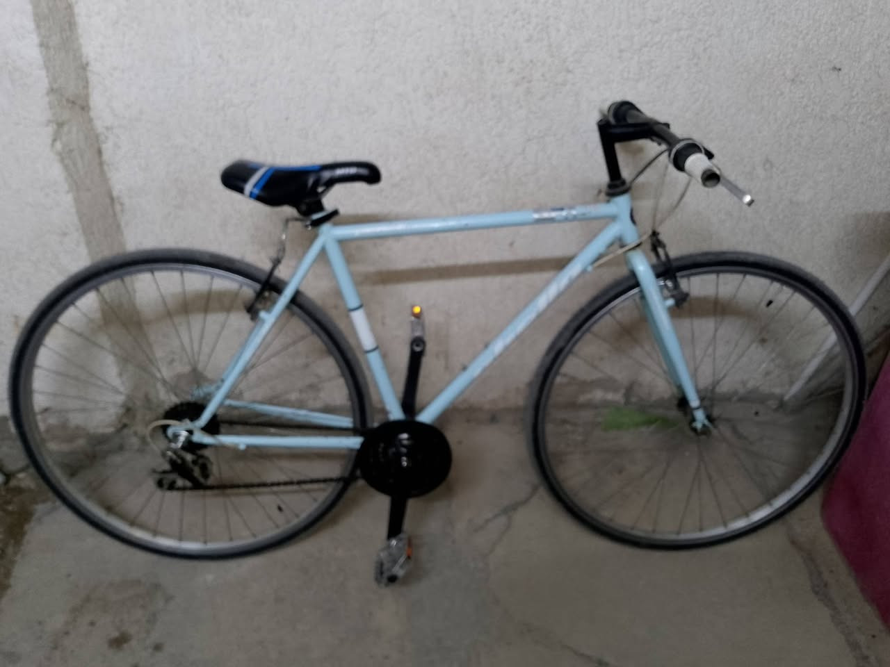 بايسكل c700/الحجم27/ويا غراض كامله/السعر  100 وبي مجال/مكاني بغداد الغزاليه (‏‪***********‬‏)
