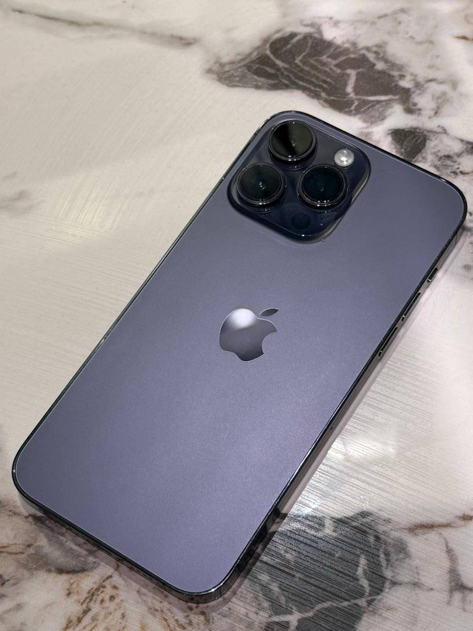 سلام عليكم شباب 14 برو ماكس ضمان ماستر شرق اسود باكيته وياه بس بيه نقطه سوده بلشاشه صالها بلسنه هيج مماثره على لمس كله بلادي بطاريه 84 ذاكره 256 جهاز بلادي كلشي ممبدل بيه لااستفسار ***********
