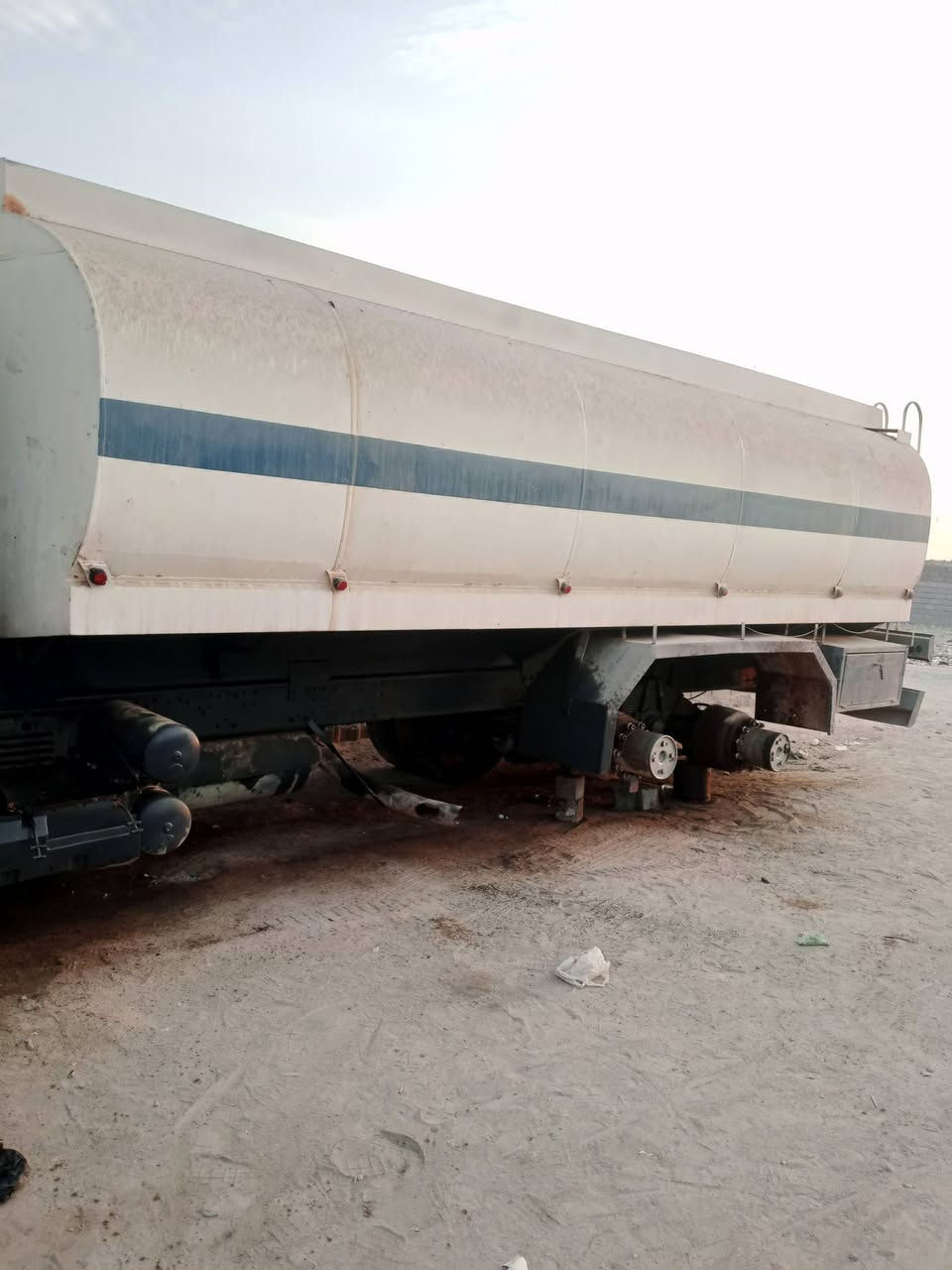 مقطورة طول 7 متر حديد مغلون ***********
