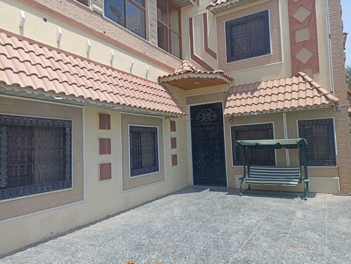 دار للبيع طابقين سياحي مقابيل شط العرب طابو ملاك عراقي سهم بلطابو يتكون الطابق لاول غرفه منام مع ديوان وصاله ومطبخ مجموعة صحيات حديقه كراج الطابق الثاني غرفتين منام مع صاله مع ديوان مكان مميز جداا رووعه قضاء شط العرب نهر حسن مقابيل شط العرب للاستفسار واتساب ***********او ***********
