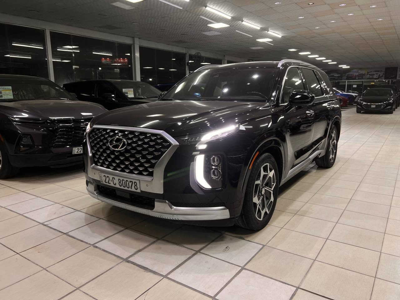 السلام عليكم ورحمة الله وبركاته. 
#معرض_ابن_شعبان_لتجارة_السيارات. 
—————————————————————
✅اسم السيارة : هيونداي بلسايد 
✅الفئة : كالغرافي 
✅الموديل : 2021
✅عداد المسافة :  56 الف ميل
✅رقم السيارة : اربيل  
✅السعر:   259 ورقة 
✅الضرر : الابواب اليسار + دور الجاملغ الخلفي 
✅الايرباكات : ضرر ايرباك الكشن فقط 

————————————————————————
🔻1-حجم المحرك 6 سلندر 3800. 
🔻2-عداد المسافة الف ميل
🔻3-بصمة باب و بصمة تشغيل و 🔻تشغيل عن بعد 
🔻4-ويل كب حجم 20 مع طقم تاير 🔻بحالة ممتازة 
🔻5- لايتات زينون عالي ناصي اصل 
🔻6- فتحتين سقف 
🔻7- اشارات بالمرايا الجانبية
🔻8- رادار جانبي 
🔻9- حساسات امامية خلفية اصل 
🔻10-كامرات عدد 4 برؤيا 360 درجة 
🔻11- جنطة كهرباء شفط 
🔻12- غرفة السيارة جلد اسود اصل 
🔻13-ذاكرة خزن ميموري لكرسي 🔻السائق مع وضعية المساج في 🔻كرسي السائق 
🔻14- تحكم كهربائي لمقاعد 🔻المقدمة
🔻15- رادار امامي تفاعلي مانع 🔻للتصادم
🔻16- شفتات ستيرن للتحكم بالگير 🔻العادي
🔻17- شاشة كبيرة الحجم للتحكم 🔻بمجموعة من الايعازات
🔻18- كامرة خلفية
🔻19- عارضة بيانات على الجامة 🔻الامامية
🔻20- 4 وضعيات للقيادة 
🔻21-الكراسي الامامية تبريد + تدفئة
🔻22-الكراسي الخلفية تبريد + 🔻تدفئة
🔻23-مانع الخروج عن المسار
🔻24-بردات خلفية اصل 
🔻25- تحكم كهربائي للكراسي 🔻الخلفية 🔻و الوسطية
🔻26- السيارة سبعة راكب مع ثلاث 🔻قطع 🔻تبريد 
🔻27-شاحن وايرليس لاسلكي
🔻28- تحكم ستيرن جهتين متكامل

🔅وباقي الموصفات المعروفة🔅
 
🔵السعر المطلوب   259 ورقة🔵
—————————————————

*********** ‏ 📞المبيعات. 
***********٣📞الادارة. 

🔴العنوان:النجف الاشرف-
🔴المدينة المائية-
🔴مقابيل حي الجامعة-
🔴مجاور كافية الزاويه-
