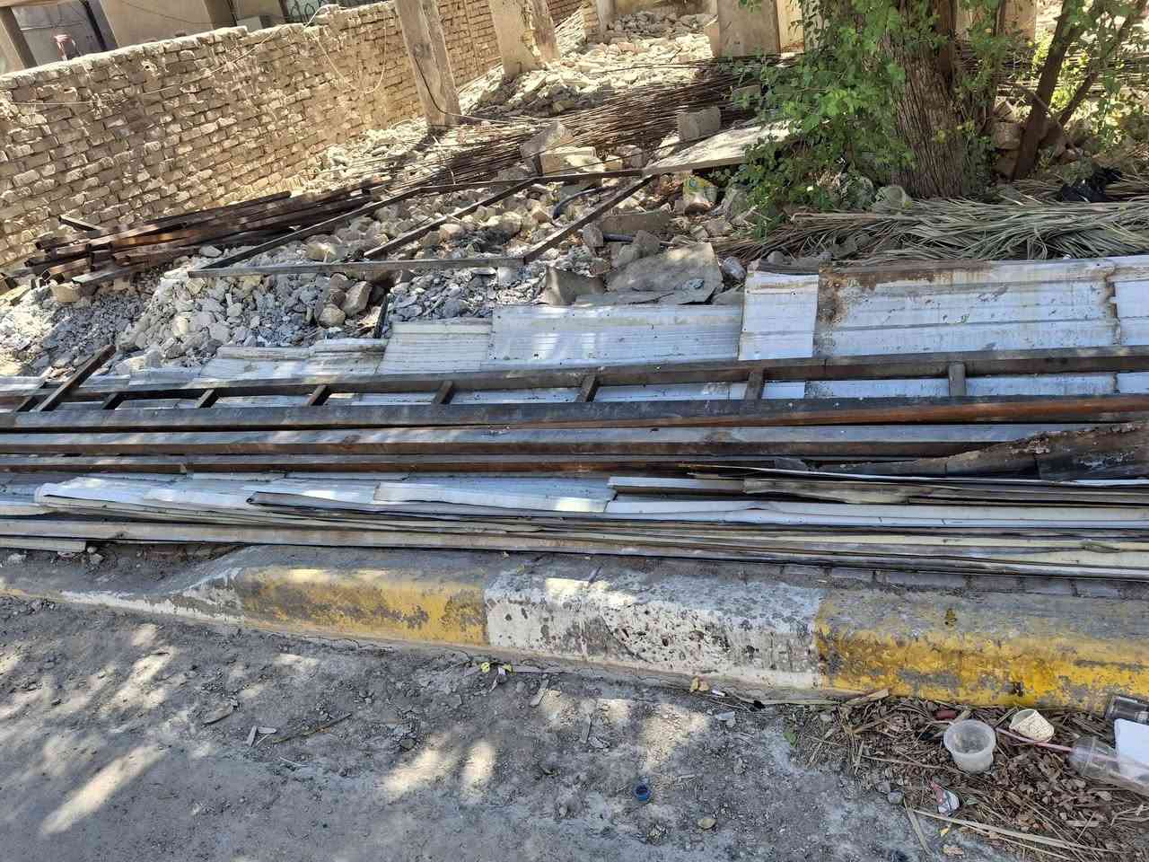 السلام عليكم
للبيع جينكو مستعمل نظيف جدا اطوال مختلفه 
٦ متر 
٥ متر 
٤ متر
٣.٥ متر 
٣ متر 
٢.٥ متر 
٢ متر 
١ متر 
مع حديد شخاطه + بوري مربع طول ٦ متر + ٣ متر + ٢ متر + ١ متر
مع جسور سقيفه طول ٨ متر شغل درجه اولى تفصال 
تريدهن شلع تريد عالاحتياجك 
سقيفه فصخته ودابيعيهن اتصل وتدلل 
***********
*********** 
طارميه قرب مركز الشرطه
