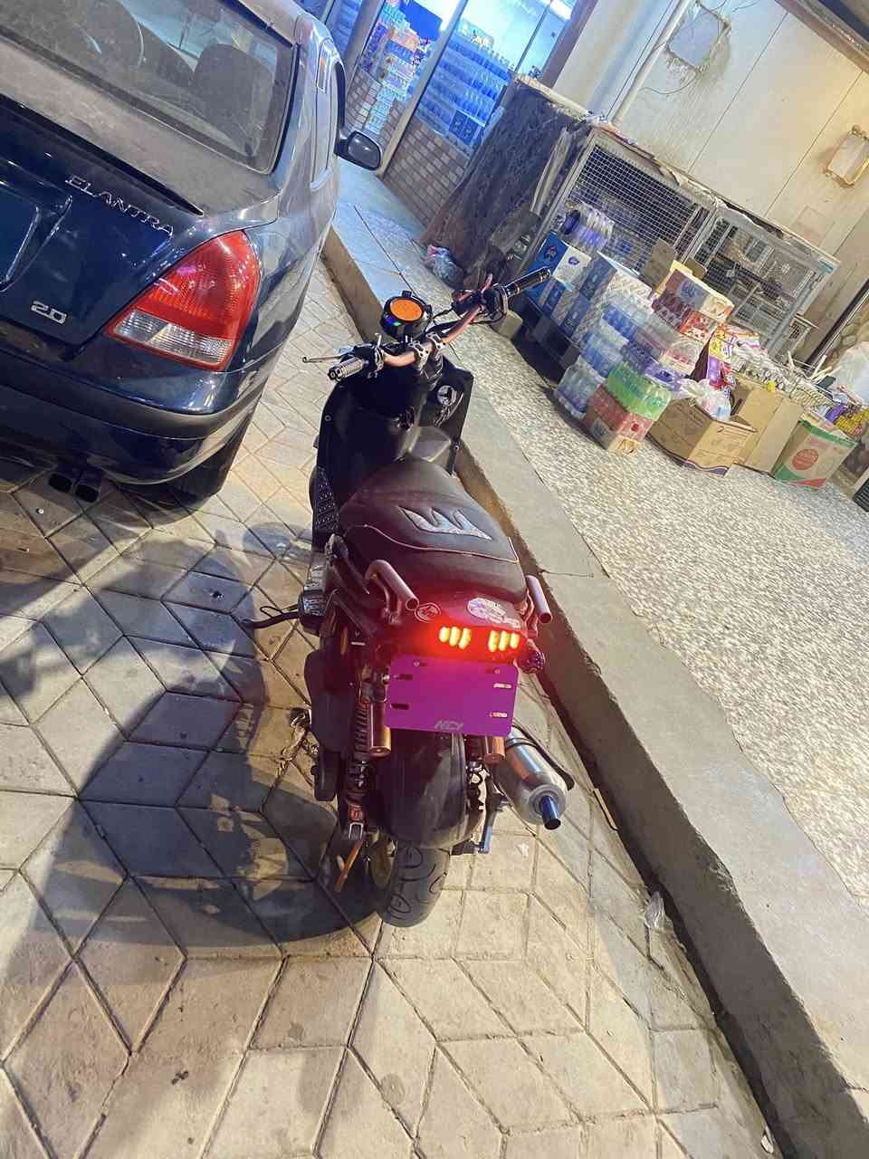 سلام عليكم دراجة سكنس جبلي ام عيون لون اسود نضيفه جدا وحلوه السعر مليون وميتين مكاني بغداد الجديده ***********
