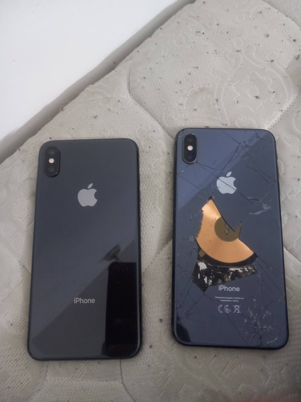 ايفون اكس ماكس للبيع او مراوس بايباد
ذاكرة ٢٥٦ 
بطارية ٧٥ 
الضهر مكسور والكامرة الخلفية واكفة 
انطيك وياه شاصي كامل وكامرة خلفية وامامية 
سعرة ١٥٠ 
مكاني بغداد الزعفرانية


**إذا كنت صاحب هذا الإعلان وتريد حذفه لأي سبب، رجاءا أرسل رسالة إلى الدعم الفني**