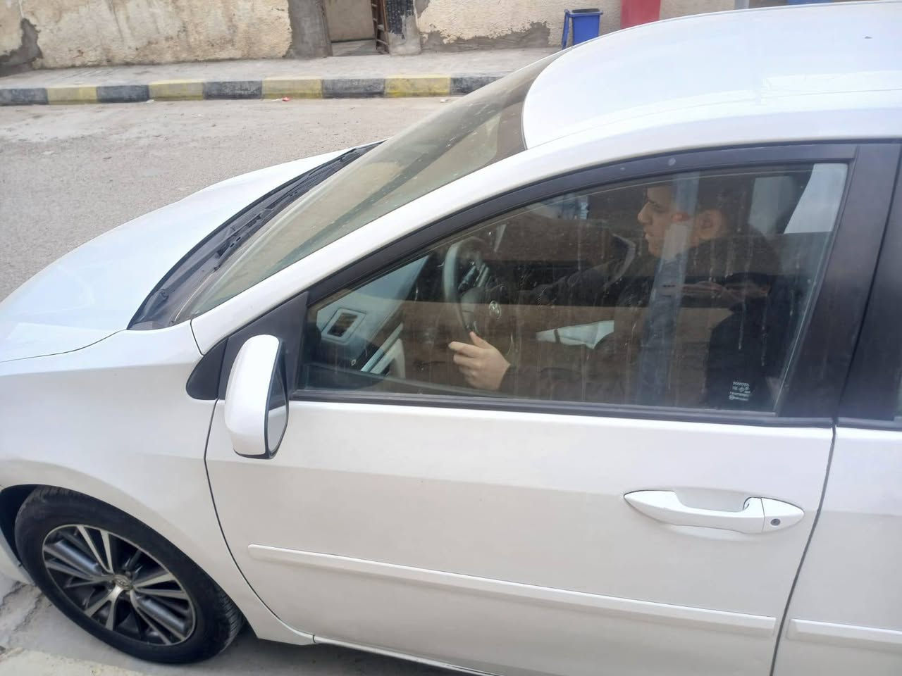 سلام عليكم كورلا للبيع
سياره موديل 16
رقم بابل جديد هزه وسنويه جديده 
شرط التحويل 
سياره كفاله ما عده الدعاميه الاماميه
بيه صبغ مو كله
سياره تبريد وتدفئه شغال 
سياره فقط تكحيل بيه 
شاشه بلادي
كامره خلفيه 
تحكم مري 
كهرباياته شغاله 
غرفته نضيفه 
سياره جديده مال بيت 
سعر السياره/125 وبيه مجال 
مكان السياره/بغداد الكماليه 
الاتصال على هاذه الرقم/***********
***********
