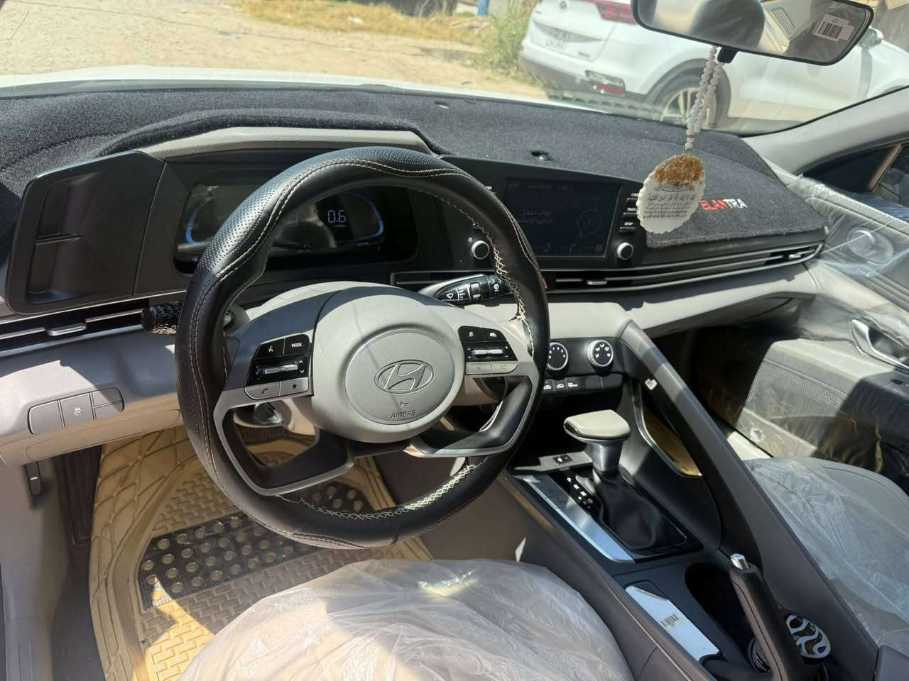 سلام عليكم النتره ٢٠٢٤ خليجيه مكفوله بس بيه كد شبر صبغ بلدعاميه وبيه سونر ايضا سياره جديده مواصفات 
كامره 
مري شفط
حساس امامي خلفي
فتحه سقف 
ويل كب حجم ١٨
لد امامي خلفي
تحكمات ستيرن
بصمه واناره ترحيب
مواصفات يعني فول سياره مكينه 2000 حجم كوري اصلي
سياره رقم بغداد الجديد تحويل ثاني يوم للبيع او مراوس سبورتج موديل ٢٣ وفوك او توسان موديل ٢٣ وفوك سعر ١٨٣ بيه مجال مكان سياره بغداد رقم ***********
