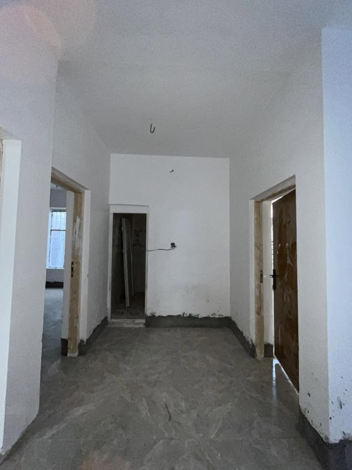 السلام عليكم
بيت للبيع المساحه 146 متر في حي العسكري البيت مرمم حديثا كونكريت يحتوي على 2 غرف نوم وصاله ومطبخ  بالاضافه الى منور خلفي العنوان حي العسكري خلف جامع اهل البيت 
للاستفسار الاتصال على الرقم 
***********
