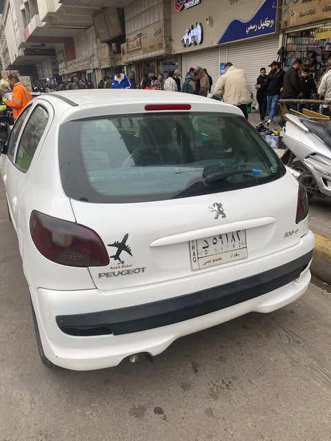 ٢٠٦+٢٠١٢ سيارة مكينة كير كلج جديد بس مشكلة بيهة الدشبول طافي والله ماعندي مجال اوديهة سعر ٣٧ورقة *********** بدون صبغ بس جاملغ امامي مصبوغ والجاملغ الخلفي بي طعجة يحتاجلة بارد
