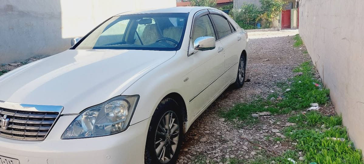 بەناویی خودا
شاهینەی ساغ 
2007ـــــ 182
گەورەبە  گەورە
بێ   بۆیاغ هەمووگیانی  وەک شووش وای بێ  شووخت و بێ   ڕەگلەو چاڵ و چۆڵی
سەیارەکە سفز سفرە  سەیارەی ماڵانە 
هەموو گیانی  بە شەرت 
لایتی  ناوچەیی کوێر 
سێ دووگمەی  پەردەی 
ساج مەلەکیی
سکوانی لکززە
چوارتایی  تازەی لە ژێرە
کۆشینەکانی هەمووی بەرگی گیراوە
دەشبول سەقفی وە  شووشەیە  
بێ  دووگەڵ و 
ماڵی  دوستەو  هەمووگیانی  بەشەرت
جامی  پێشەوەی درزێکی تێدایە
نوکی چاملۆغی  پێشەوە  شوێن ناولەپێ   بۆیاغی هەیە بەس مووشتەریت لە خزمەتت دام  لەگەڵتا دێم بۆ لای  10 فیتەر
***********
