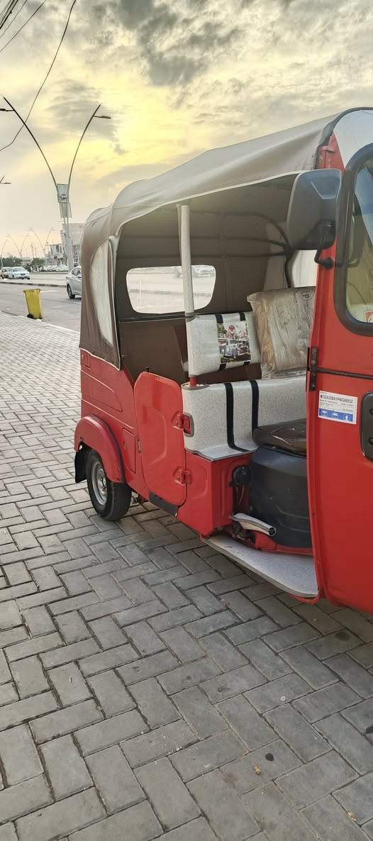 السلام عليكم
تكتك موديل 22 رقم وسنويه مكينه مجفته تجفيت شركه
تكتك حلوه ونضيفه البدي بي طخه جوه البك لايت مئشر عليها وملكوطه خياسات 
مكاني القبله *********** السعر
7700 وبيها مجال قليل
