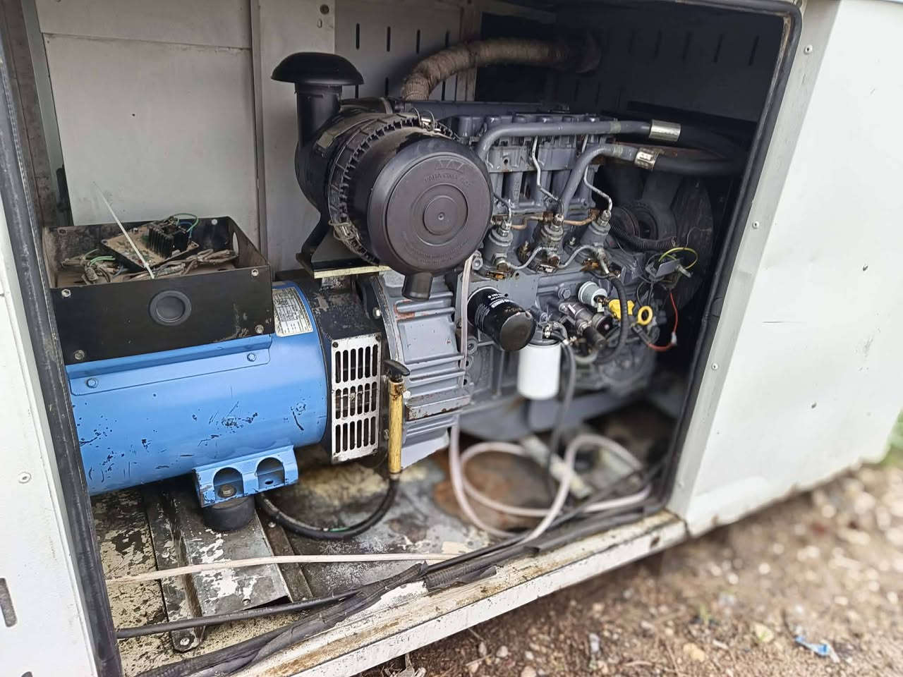 السلام عليكم
للبيع

دويس        ASCOT 

كاتم
تشغيل إطفاء اوتو

راس توليد     23 KV

محرك 3 بستم شرط لا تبخير لا تنقيص 

بعده جديد
السعر 23$ وبي مجال


**إذا كنت صاحب هذا الإعلان وتريد حذفه لأي سبب، رجاءا أرسل رسالة إلى الدعم الفني**