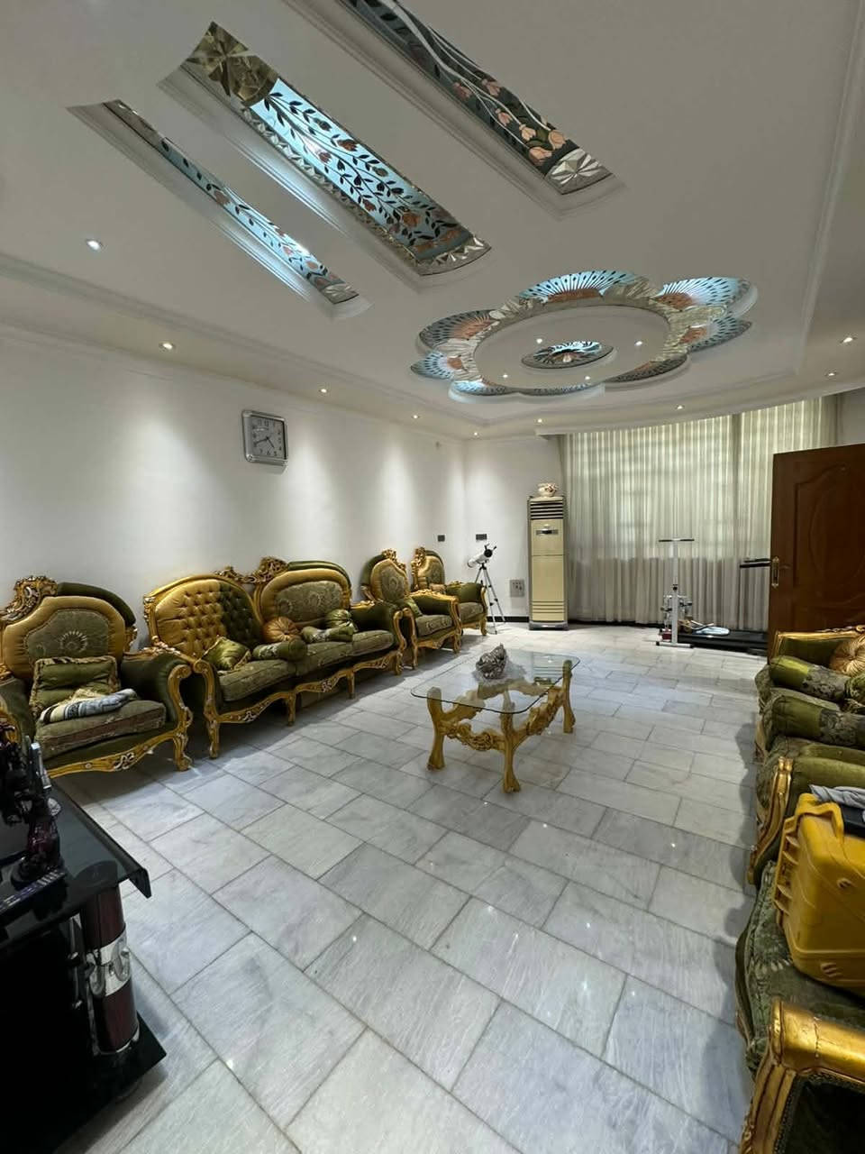 عقار للبيع بناء حديث وفق اعلى المعايير الهندسية والفنية المساحة ٢٥٠متر طابقين كما مبين بالصور
الموقع  حلة حي الخسروية  مقابل مركز شرطة حي بابل  للمعلومات الاتصال
***********
