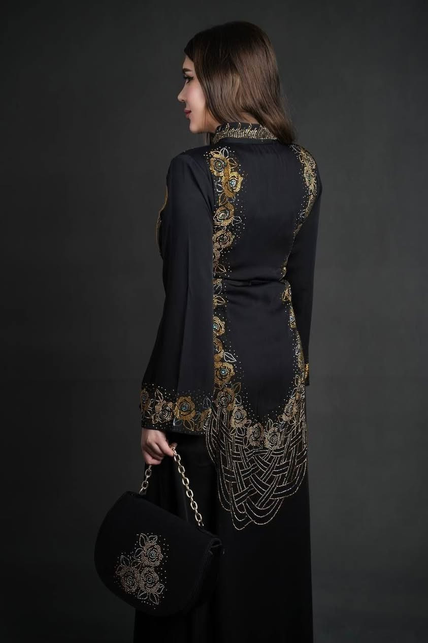 🌺🌺 عباءة خليجية تتكون من :- 
العباءة + بنطلون + حقيبة 👛 
🎗️🎗️🎗️ من وزن 60 الى وزن 110
💰السعر =  45 ألف دينار فقط 
☎️ للحجز والاستفسار التواصل على الخاص


**إذا كنت صاحب هذا الإعلان وتريد حذفه لأي سبب، رجاءا أرسل رسالة إلى الدعم الفني**