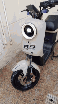 سلام عليكم دراجه للبيع R11 دراجه نضيفه بطاريات جديدات السعر :400 بيه مجال
الرقم :***********
