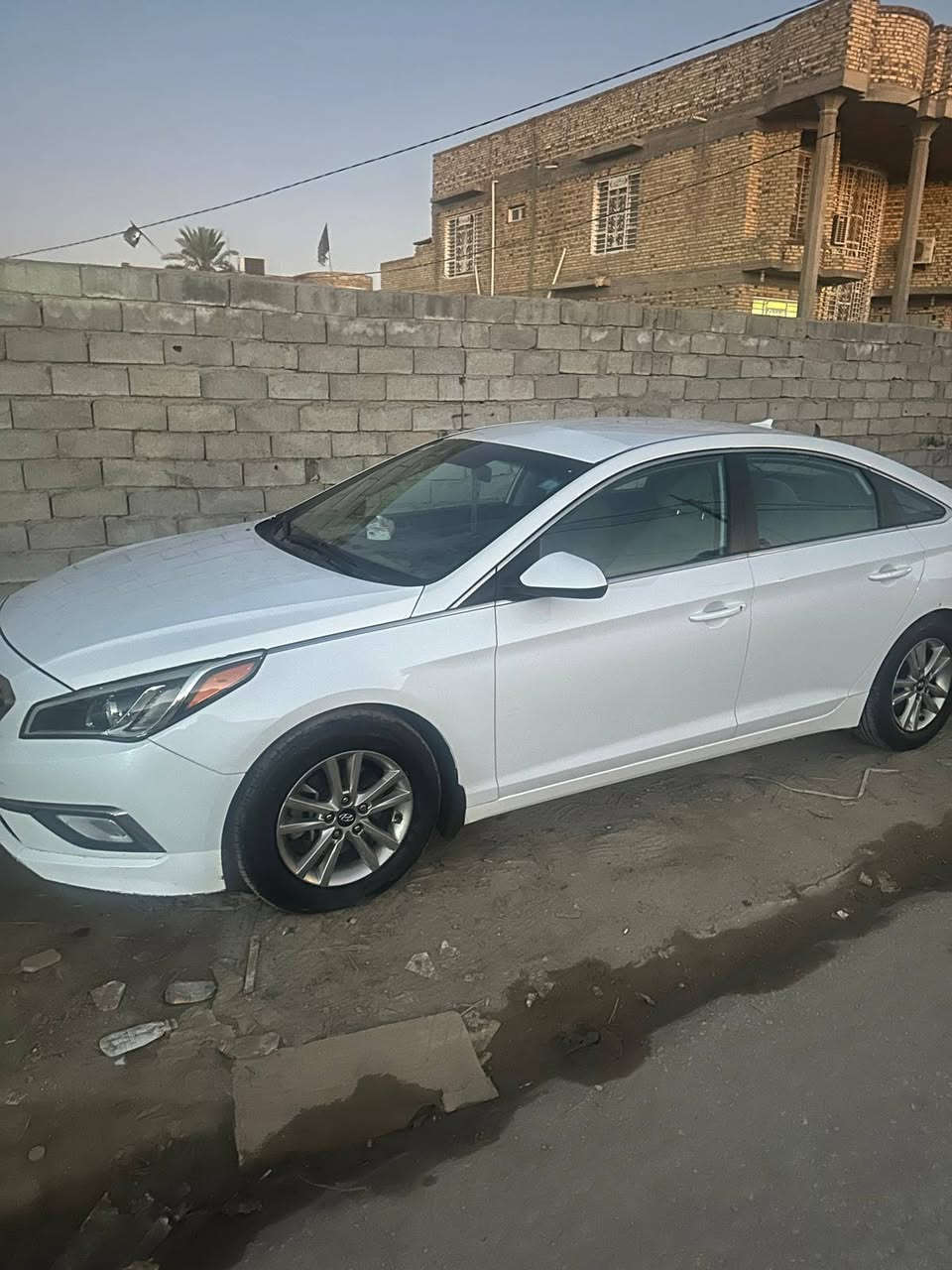 سوناتا ٢٠١٧ وارد امريكي سنويه  جديدة بسمي لسنة ٢٠٣٠ وهزه جديدة رقم دولي بيها بارد مكانين بي بالجاملخ وبيها تكشير بگصة القمارة والبنيد ماشية ١٥٠  كفاله گير ومكينه جديدة السيارة كلين ليبل واحد بدون اي فتح ولا صبغ مكانه ديوانيه الحمزة الشرقي السعر ١٣٠ وبيها مجال مكلف بالنشر رقم صاحب السيارة ***********
