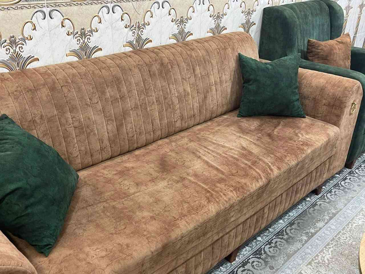 سلام عليكم
مكان كركوك-اثاث تخم خطار للبيع بدون ضرر شغل ايد متكون من 6 قطع 10 نفرات مع 8كوشات 
والطبلات وياهم 5 قطع
ومع بردات 8 قطع شتوي وصيفي 
الاثاث ويا طبلات 650 الف 
بردات 100 الف وبيهم مجال
***********
