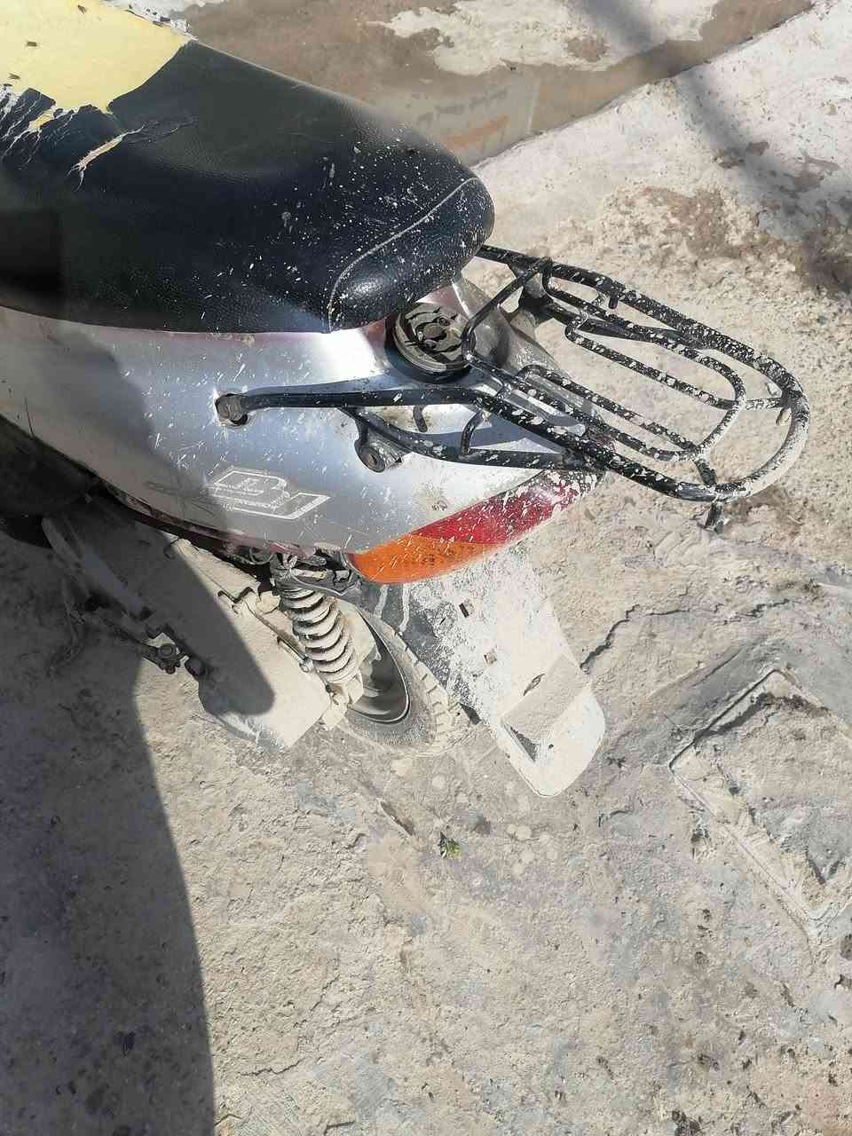 السلام عليكم
تحية طيبة
دراجة بيجي.يوماها اللبيع بلادية
مكينة بلادية ناعمةوفول اذا سمعت صوت مكينة كروتك علية مال جية

تايرات جدد مالتهة الابلاد
صالنصة.اصلي
كابريتر.اصلي
نواقص لايت وترايش
بابل بكرلي شارع المدرسةابن طاووس
السعر.١٨٠
***********
