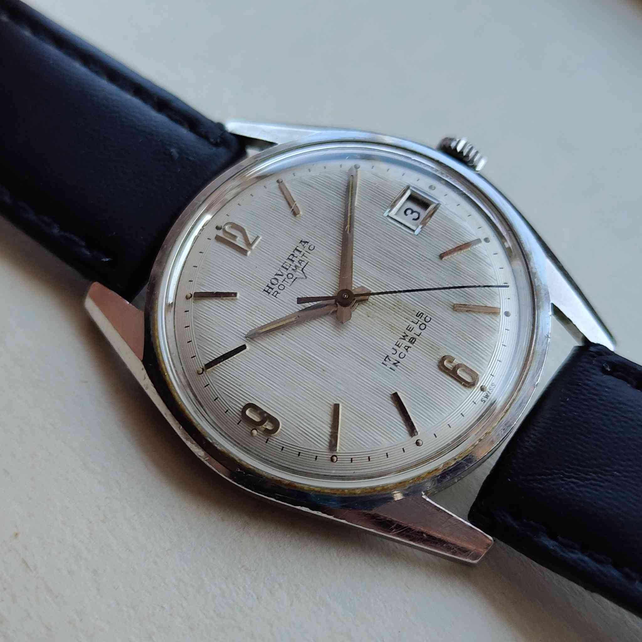 تحفة من الفنتج المعتق
هوفرتا . اوتماتك 
سويسري إنتاج قديم 
سحبة وحدة
نظافة ممتازة جداً جداً 
القطر 34
مينة بتشطيب رائع 
ماكنة إيتا تشطيب ولا اروع
السير مستبدل"

السعر 125 ألف مع التوصيل


**إذا كنت صاحب هذا الإعلان وتريد حذفه لأي سبب، رجاءا أرسل رسالة إلى الدعم الفني**