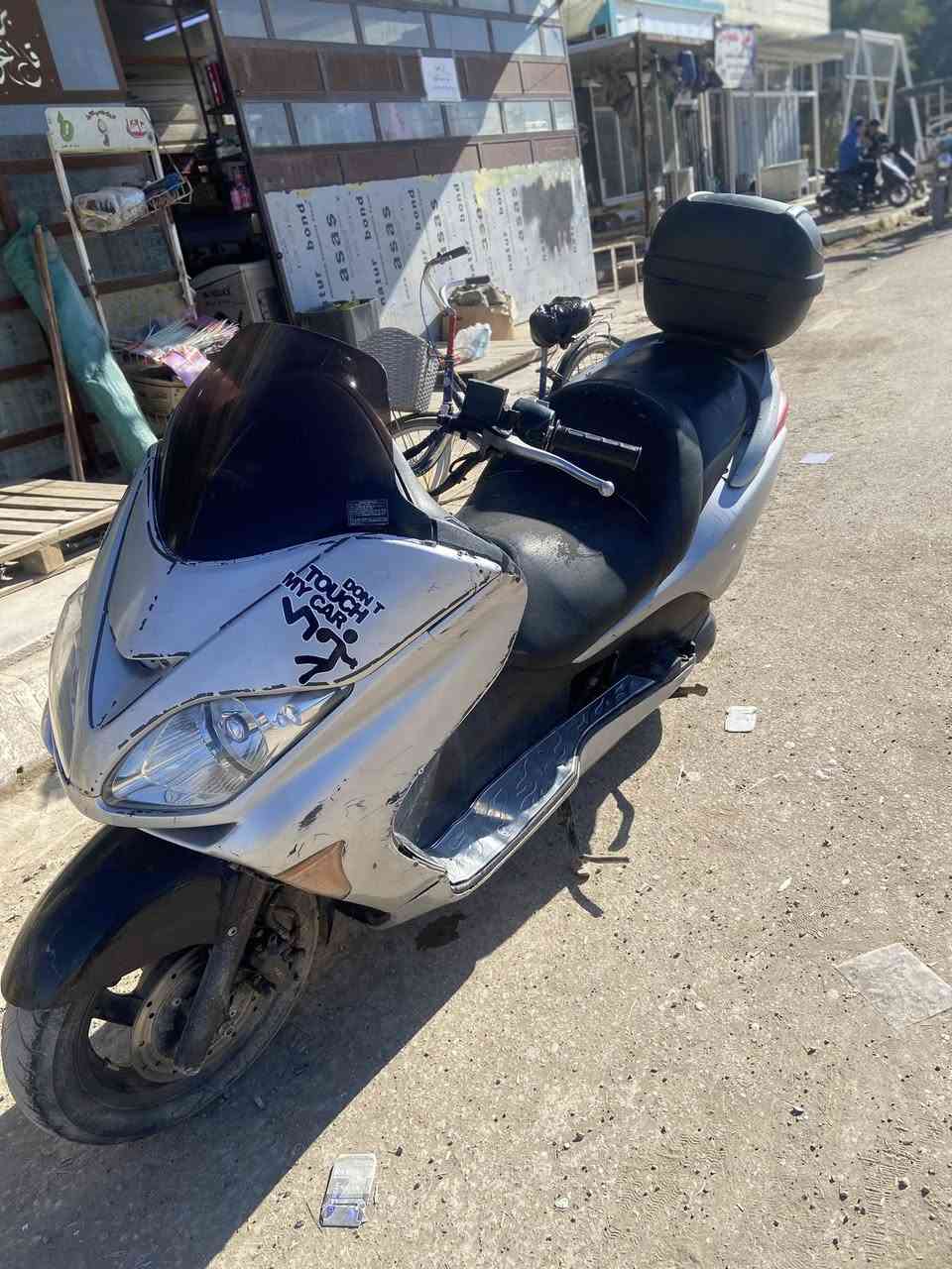 فورزه 08دراجه نضيفه أو حلوه مكينه خير من الله نكره بكل وقت مكينه ناعمه كلش  شلعه أو معدل كلش حوه 
كير ملغي بس غراضه موجوده 
كهربايات كلها شغاله 
بيع او مراوس 
حي المعلمين 
***********
