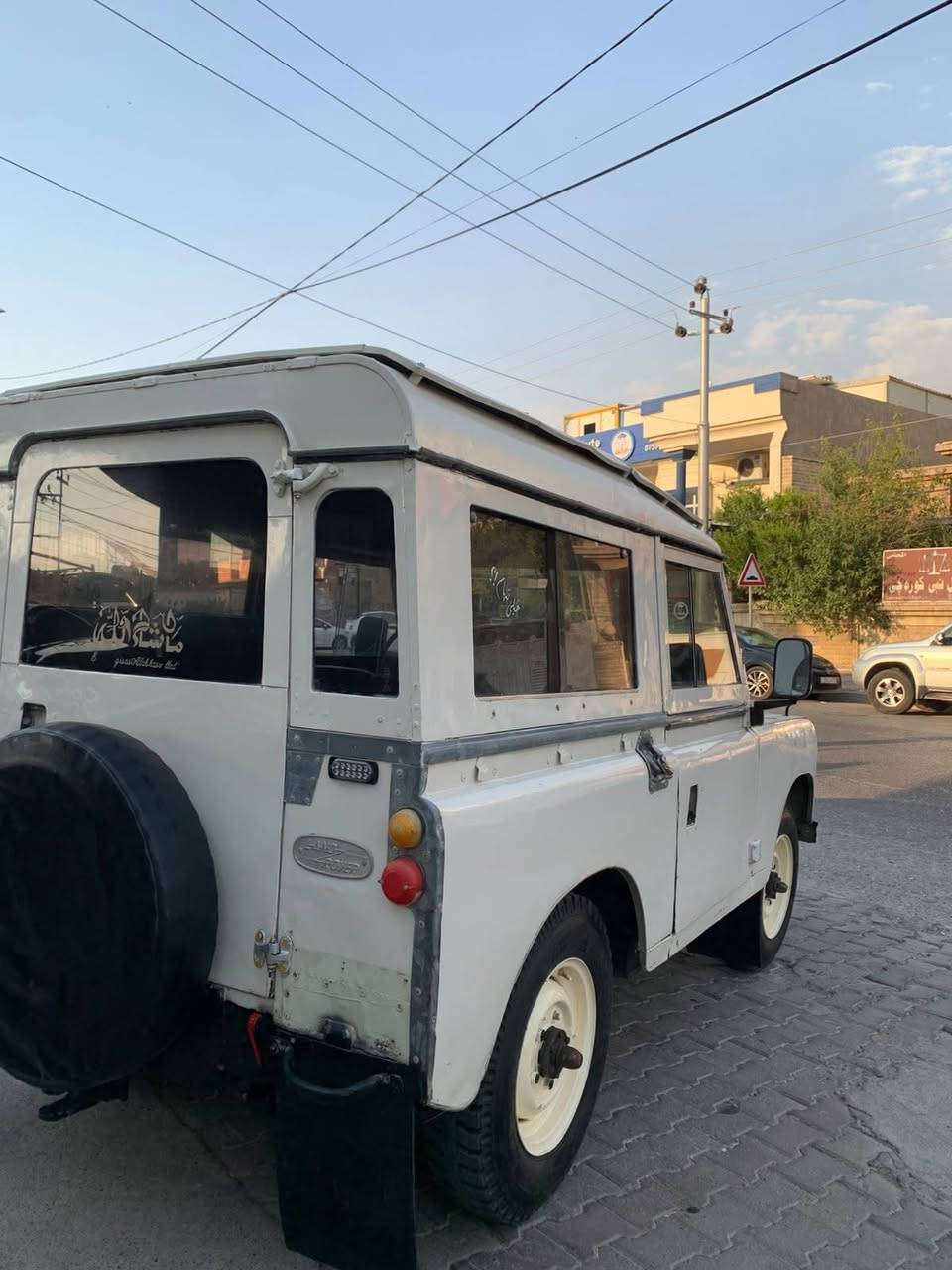 Land Rover 1982 
سبوغ عام بۆ جوانی 
مەکینەی v4 ی بەنزین 
ئارمی سلێمانی 
گیر عادی 
سعر / ٣٩ ورقە
شوێن / هەولێر
*********** واتساب
*********** واتساب 
کۆد #341 أربيل, العراق

