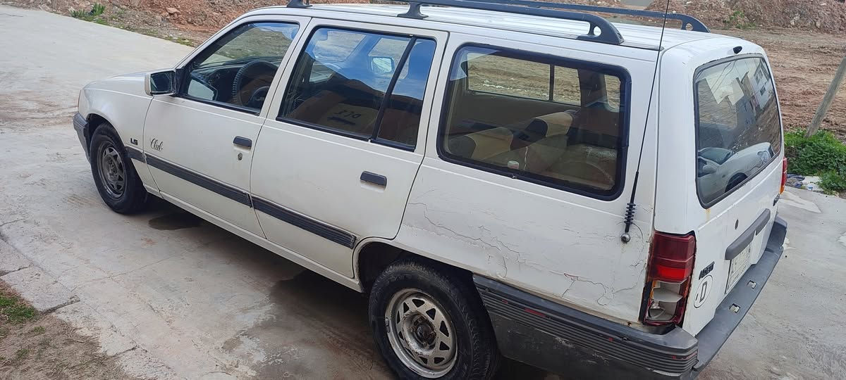 اوبل كاديت للبيع موديل 1990, محرك14 كور 16، شرط التحويل، رقم جديد ،سنوية عضم ،تايرات جدد، السعر 30 وبيها مجال، للاستفسار الاتصال على الرقم ***********، او مراسلة واتساب
