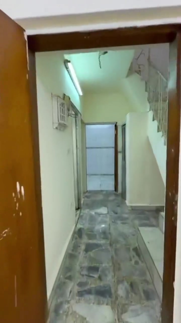 سلام عليكم مشتمل 50 متر 3 غرف وصاله وخدمات في حي القاهره الثاني وبسعر مناسب ***********
