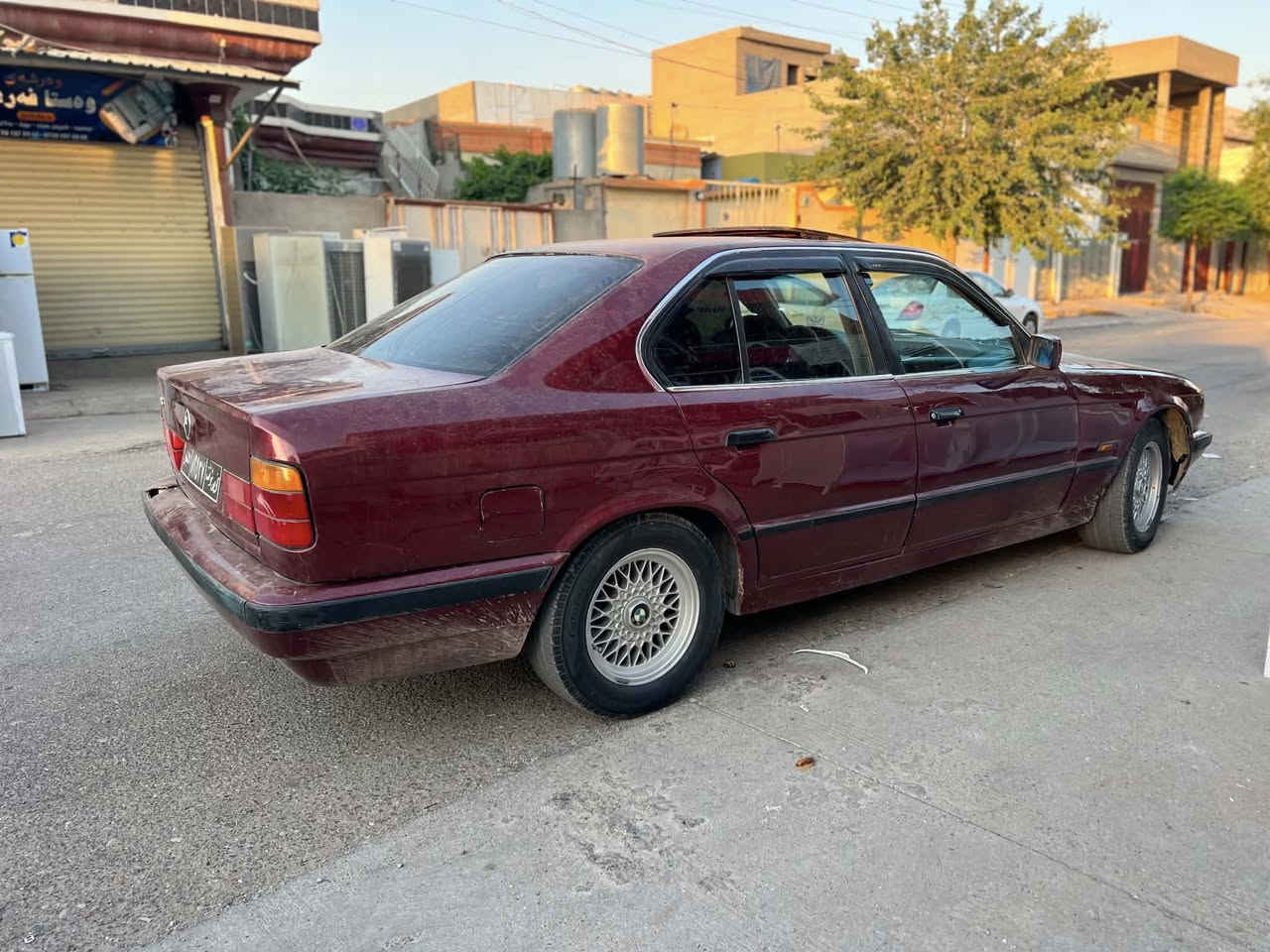 سه ره تا به ناوي خوا گه وره bmw
بؤفرؤشتن گؤرينه وه ش ده كه م 
له سه ر دل گرتن
ئارم پلاستيك سليماني به شه رتي ئاوه ليت دينار خه ره مه شي تيانيه به شه رتي خه ره ماش
موديل ٩٣فول
بيلاد ئوتو525
سه ياره كه مالي دووسته
جوار تايه و ويل لوك تازه به سراوه
هه ر جياكياني هه يه داس كاري كراوه
به دواي عه يبه مه گه ري
زور نمونه يه دينار مه سروف تيانيه
به دواي هيج مه گه ري 
سعري خوار هه موو بازار ٤٣گه لاو مه جاليكي كه م 
***********
***********
