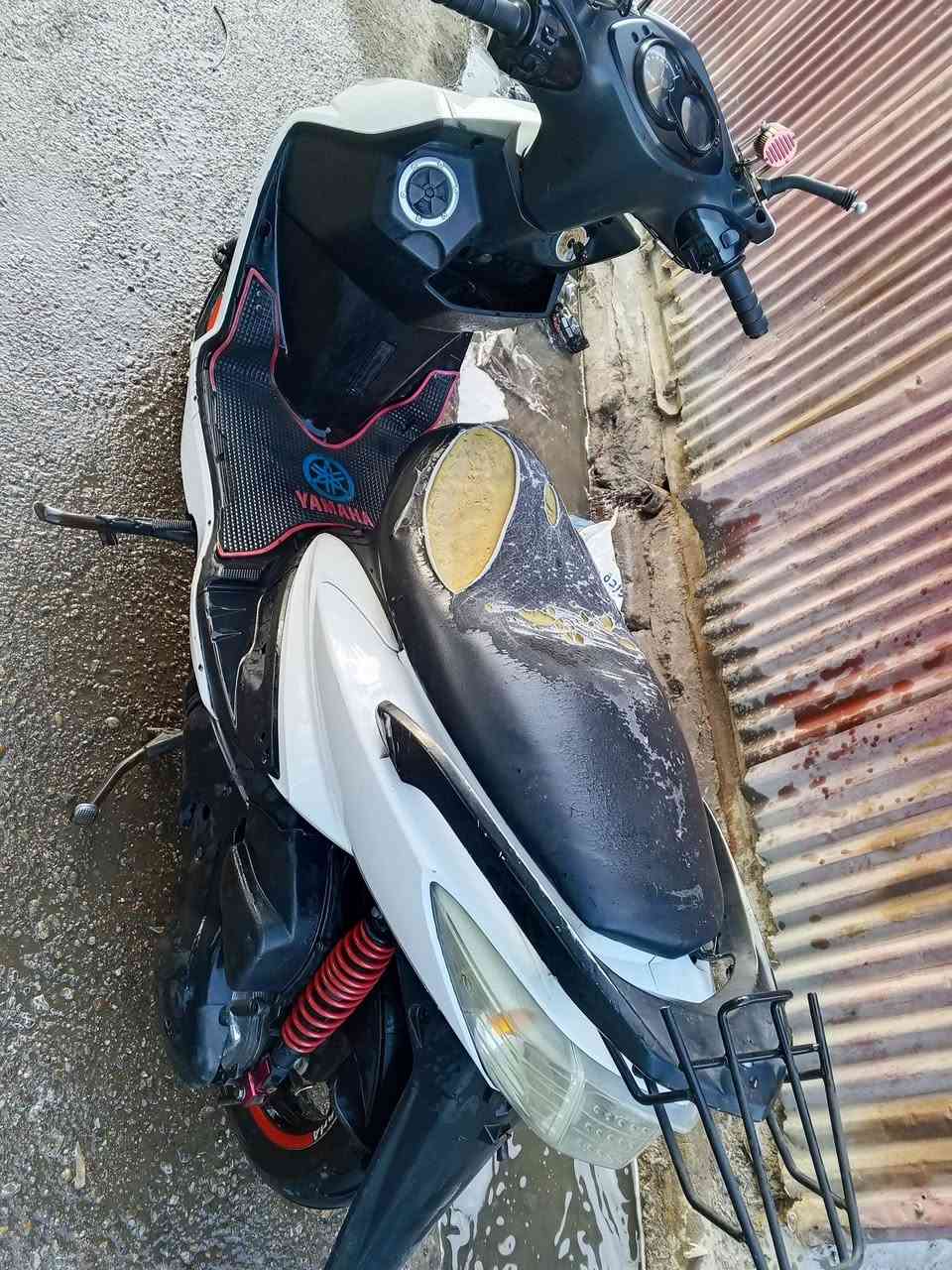 السلام عليكم دراجه سكنس فحل كابريتر مبدل بيها زنجيل أوراق كامله
السعر 600وبيها مجال العنوان بغداد الجديدة النعيريه 
الرقم ***********
