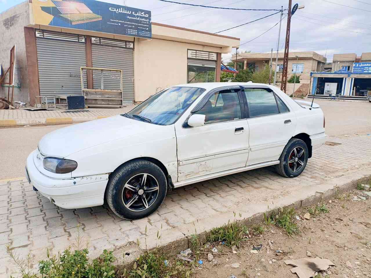 سلام عليكم لانترا للبيع موديل 94 رقم بغداد تحويل ثاني يوم سنويه لل 27 تخم تاير جديد  محرك كير جديد تدفئه تبريد ثلج شغال كهربائيات كلها شغاله خياسات مابيها سياره حلوه مال جناي 
بكان السياره ديالى دلي عباس السعر 25 بيها مجال اتصل ودلل ***********
