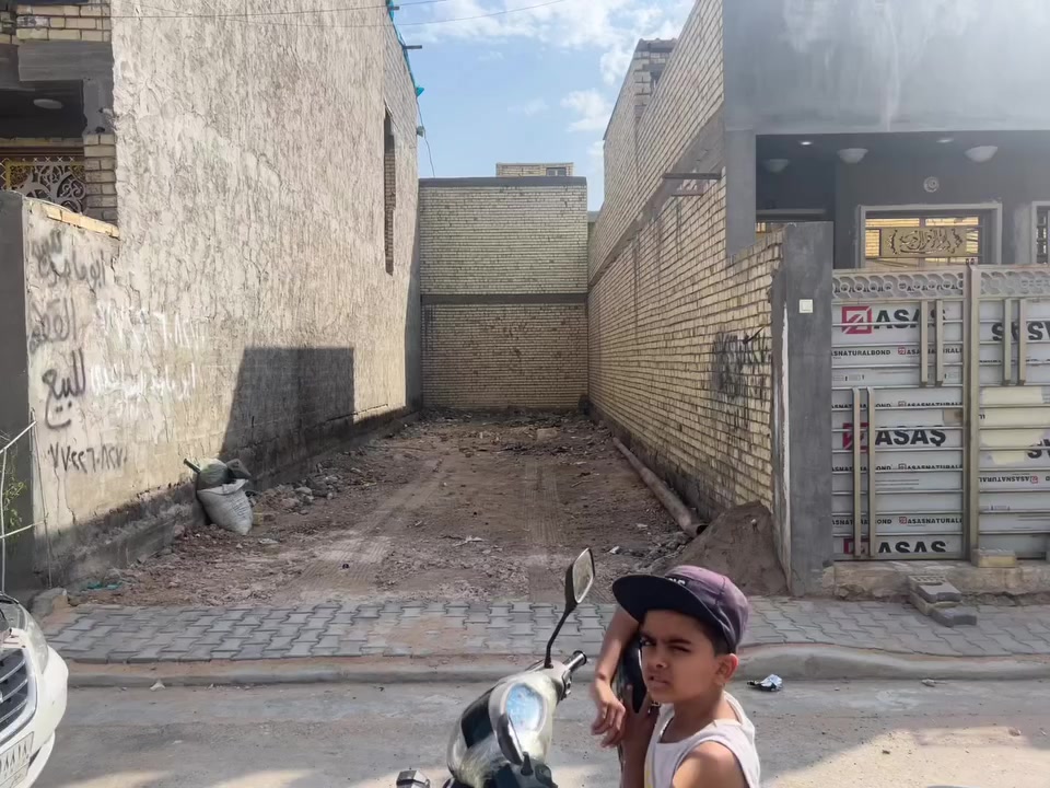 سلام عليكم قطعه ارض للبيع زراعي حي سلام شارع مستشفى الفضيليه مساحه 100 متر 20 *5 خدمات كامله ومسجله امانه بغداد فرع مشتل خابر وبيك خير وتدلل***********
