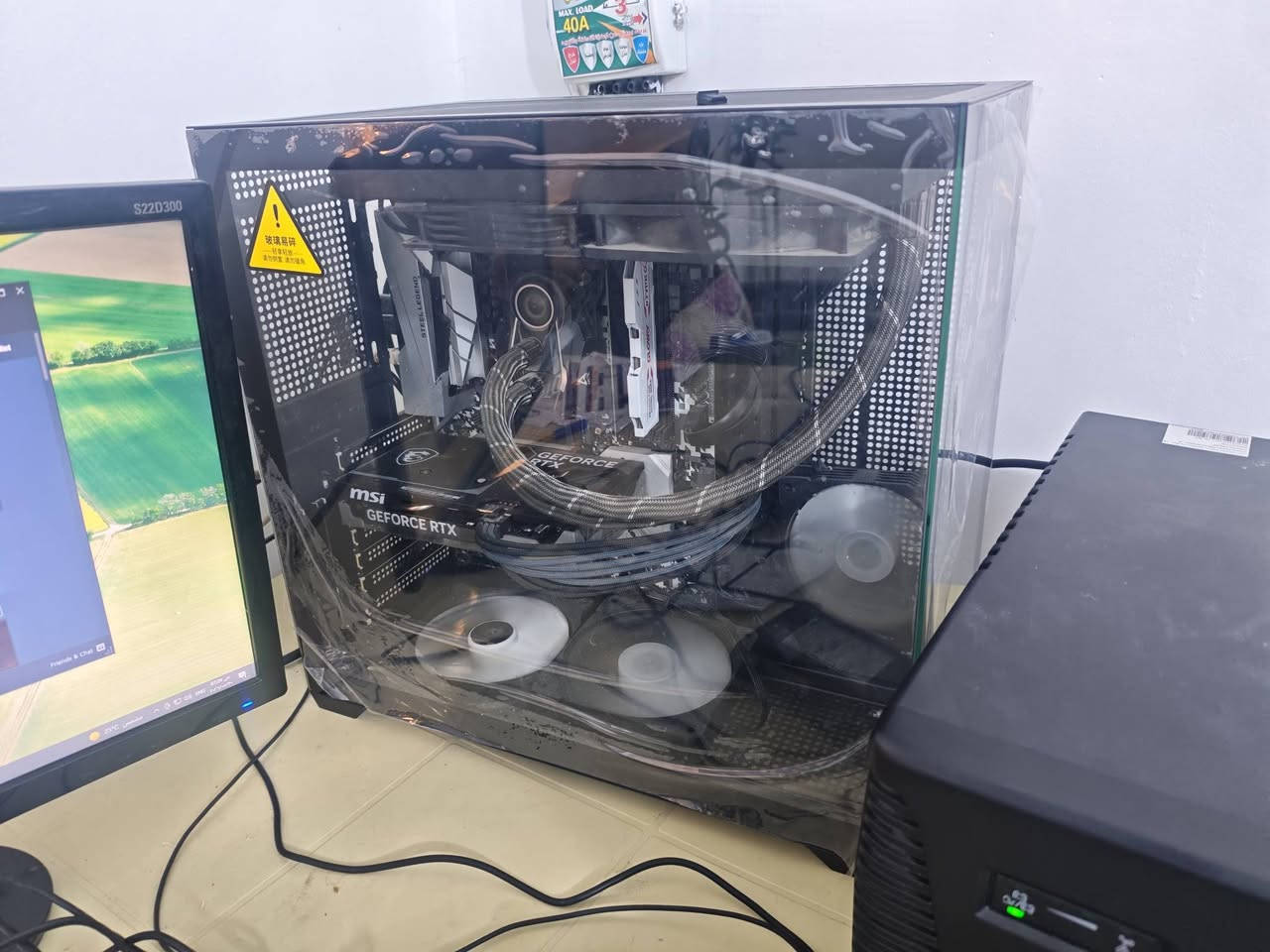 🚀 حاسبة قيمنق ومونتاج كاملة للبيع
المواصفات:
كرت الشاشة: RTX 5060 (8GB)
المعالج: Ryzen 7 3700X (8 Cores)
الرام: 16GB DDR4 (3200 MHz)
التخزين: SSD نصف تيرا (512gb)
اللوحة الأم: ASRock B450 Steel Legend
الكيس والتبريد: كيس حوض سمك زجاجي أسود + تبريد مائي مغلق Arctic + مراوح ARGB.
الحالة: نظيفة جداً وبحالة ممتازة (جاهزة للفحص والمعاينة).
💰 السعر: مليون و150 ألف دينار (1,150,000


**إذا كنت صاحب هذا الإعلان وتريد حذفه لأي سبب، رجاءا أرسل رسالة إلى الدعم الفني**