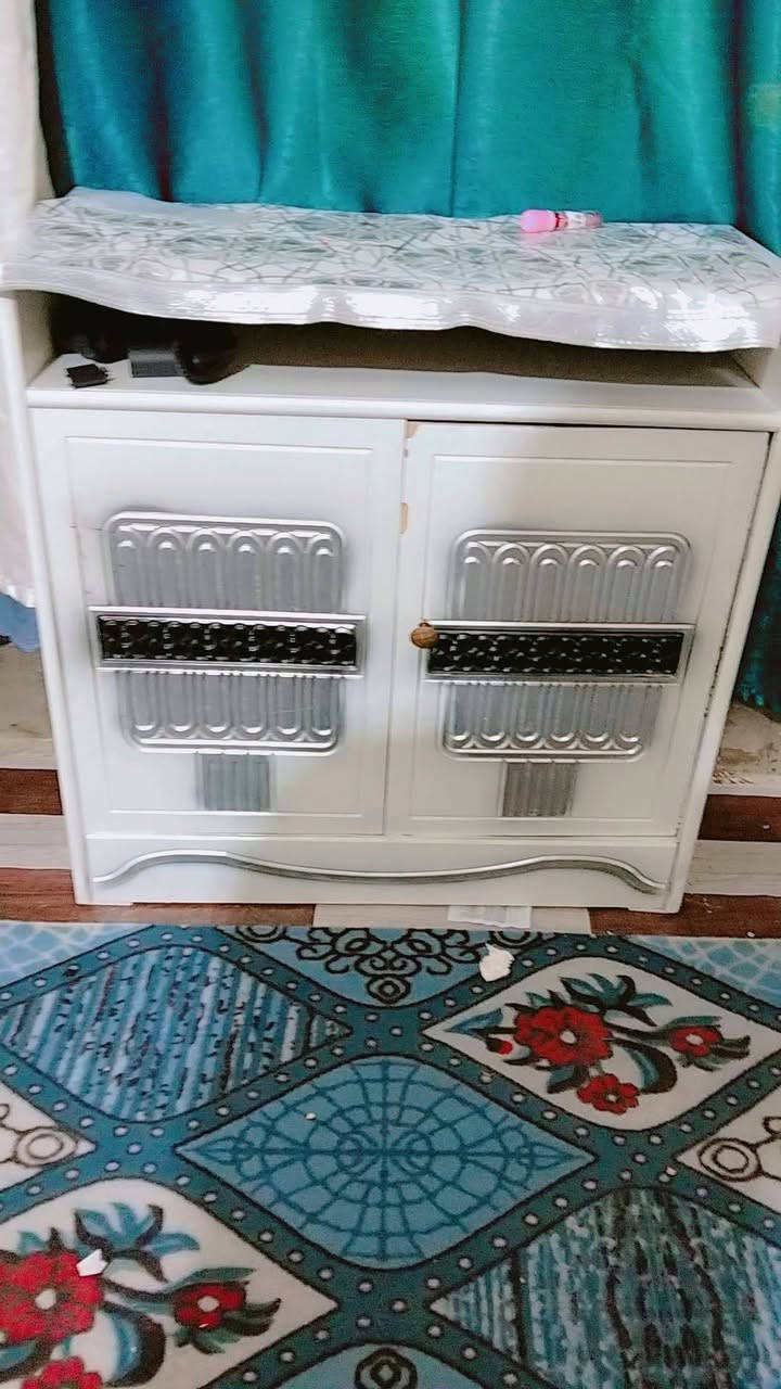 بنات عندي غرفه جديده ماصار اهوايه اخذتهه بس مومال جهال لن بيضه هيه صاج تركي وكولش حلوه اذا احد يبادلني يعرفه لون مو ابيض حتلو ينطيني فرق بس اريد اغرفه ام الملحق


**إذا كنت صاحب هذا الإعلان وتريد حذفه لأي سبب، رجاءا أرسل رسالة إلى الدعم الفني**