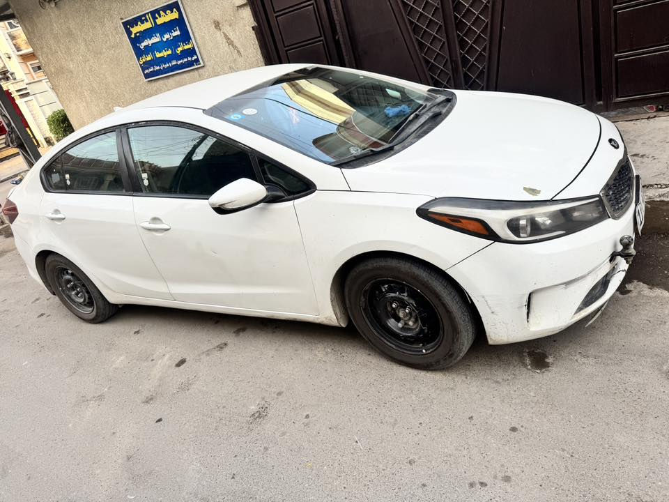 السلام عليكم كيا فورتي للبيع وارد امريكي مديل 2017 
حادثه حوض وجنطه مصبوغه وبيها ملاحضات ماشر عليها 
تخم تاير صدر امامي خلفي جديد السياره بيها صوت بالمكينه ماشية 190 بدون ايرباك مكانها البلديات السعر 115 وبيها مجال 
*********** 
***********
