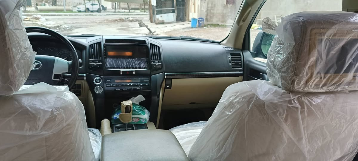 لاندكروس 2009محدث الفين 2015 بيها صبغ بل بوند اشويه الي بيها ايشاره بل قبق الصندوگ اشويه السياره محدث داخل خارج2015 محرك كير نضيف سياره فول مواصفات بدون ضرر الاتصال على هاذا الرقم ***********@
