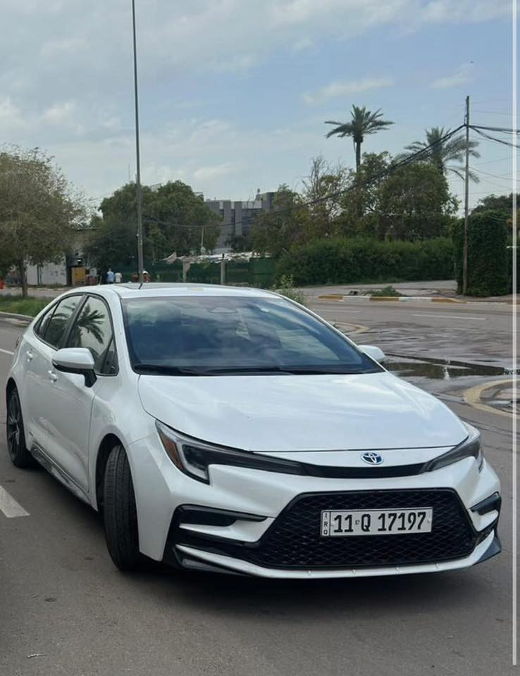 السلام عليكم.
كورلا هايبرد 2023 sport  se premium awd. امريكي فول موصفات 
اللون ابيض صدفي.
دفع رباعي. 
رادارات .
ويل اسود رياضي.
كشنات رياضي. داخل ابيض واسود.
ماشيه 50 الف كيلو (ماشيه ٧ الف هنا بس) دخول قبل سنه باسمي. 
الحادث موجود بالصوره  .
175 وبيها مجال . 
 واتساب *********** .
