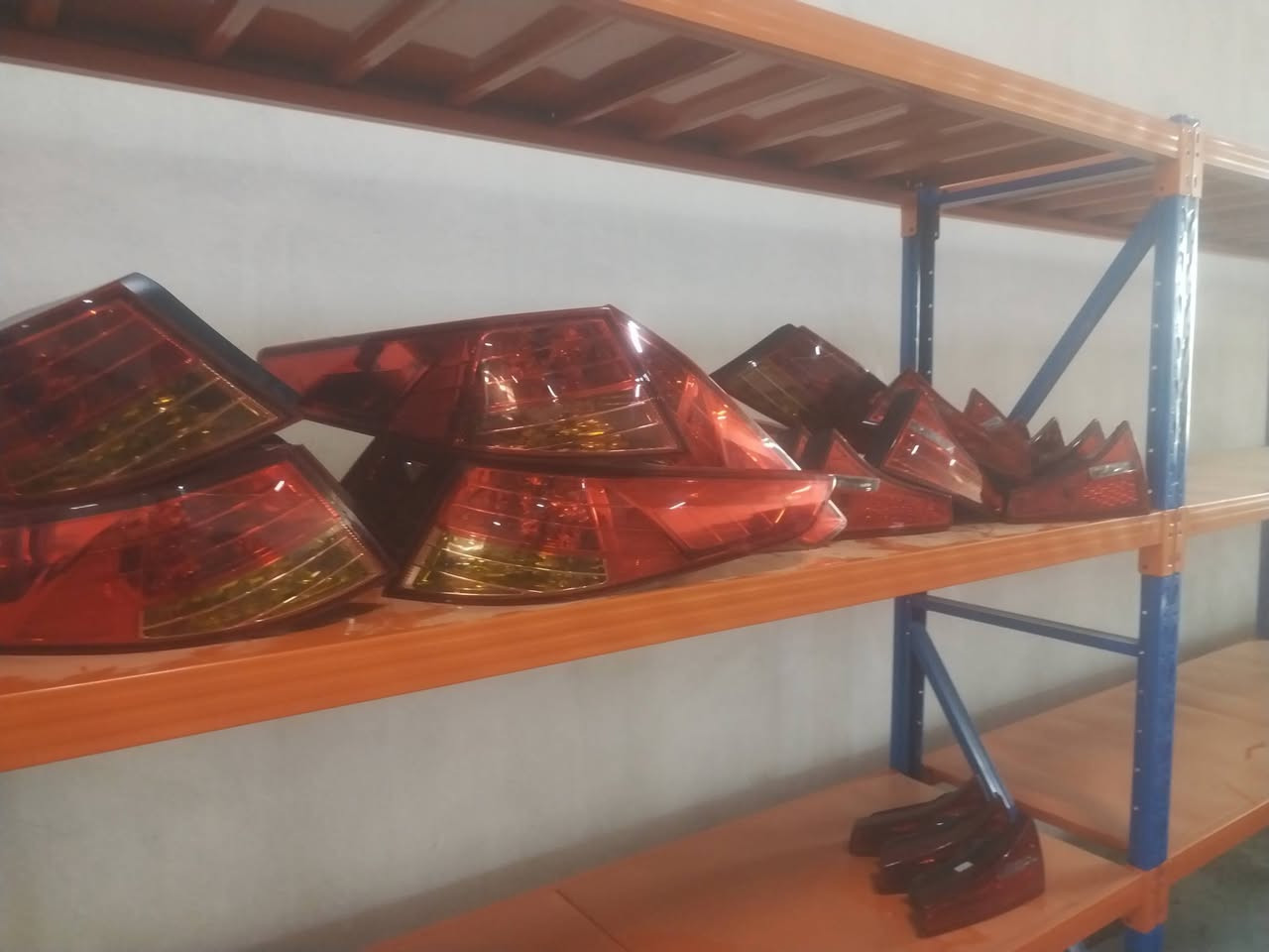 بك لايتات اوتيما ١٢ ١١ ١٣ يوجد خدمه توصيل *********** سماوه مراسله خاص
