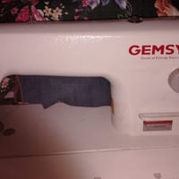 مكينة خياطة • جمسي • للبيع