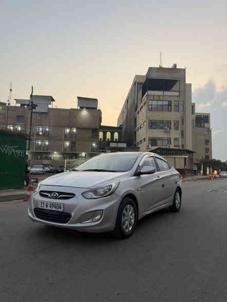 السلام عليكم اكسنت خليجي محرك ١٦٠٠ موديل ٢٠١٣ مكفوله من الضربه بيها صبغ فقط كير مكينه خير من الله تخم تاير جديد باتري جديد سياره جاهزه من كلشي سنويه هزه جديده غرامات مصفره مكاني الشعب شارع الأسواق 
السعر ٩٣ رقمي ***********
