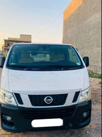 نيسان ٢٠١٤ سيارة جاهزه مكفولة من الصبغ بيه بارد قليل يم البكلايت للاست...