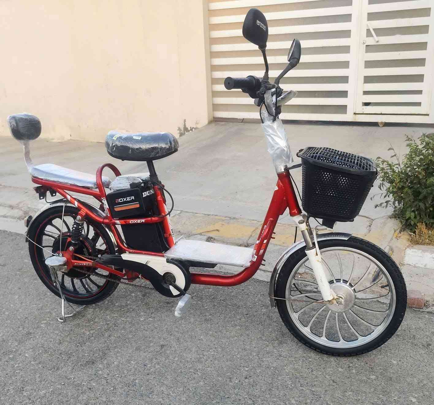 پاسکیل شحن بۆ فرۆشتن مەزبوت بێ کێشە،
 شکاوی پێوە نیە  و جوانە ، حـەجـم گـەورە 
شـەریــکەی <BOXER> وەجبەی ئەسڵی 
مواسـەفاتەکانی:شـەغال چوار پاتری و پاتریەکانی زۆر بێ کێـشەیـەو نەگـۆڕاوە و بیلادی خۆیەتی،سێ گێڕ،بە کۆنتڕۆڵ ئیش ئەکات، دژە دزیـیە واتا کە دەسی بۆببەی دەنگە دەنگ ئـەکـات، دوو دەبڵە،تایەی دواوەو پێشی و بانس  تازەیە.
پاسکیلەکە هەموو شتێکـی بەشـەرتە مـەسـرەفی تیـانیـیە
نـرخی ۱۹۰ هەزارو کەمێ مـعـامەلە شوێـن"چـەمـچەماڵ
ژمارەی تلفون
*********** شمشمل, السليمانية
